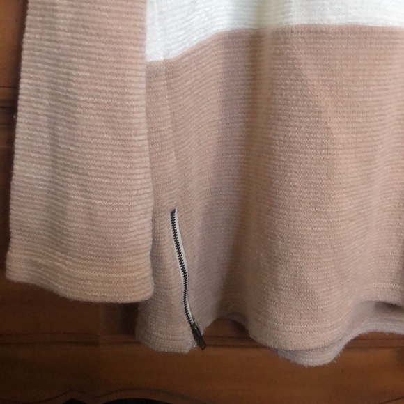 🚫SOLD🚫
 Block Sweater - Picture 4 of 6